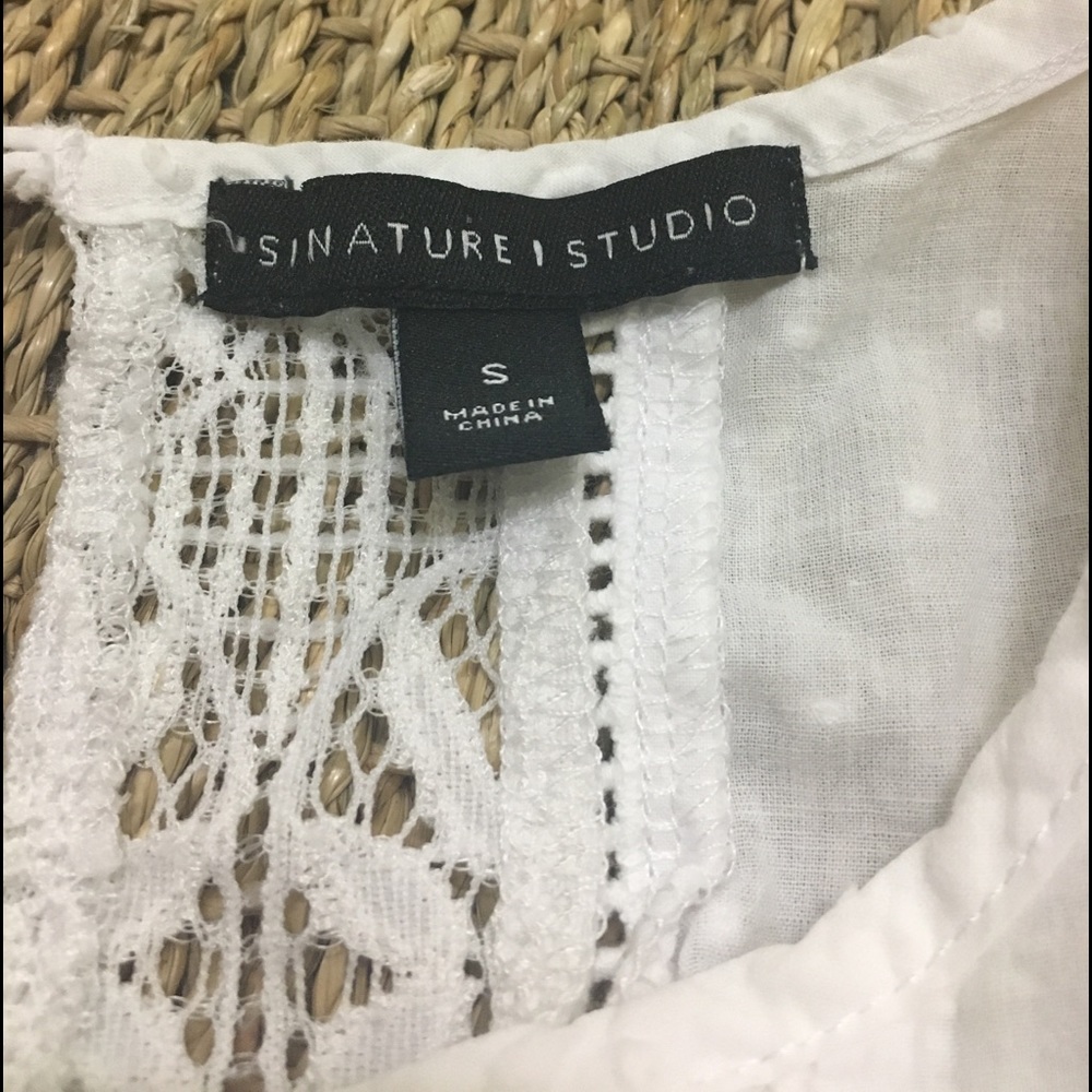 SIGNATURE STUDIO Lace & Eyelet Tunic - Picture 11 of 14